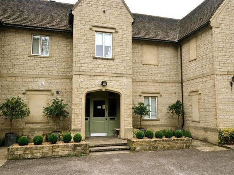 The Churchill Court Woodstock Exterior photo